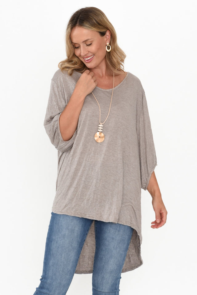 Agnes Oat Crinkle Cotton Hi Lo Top neckline_V Neck print_Plain sleevetype_Batwing length_Long hem_Hi Lo sleeve_3/4 TOPS    alt text|model:Valeria