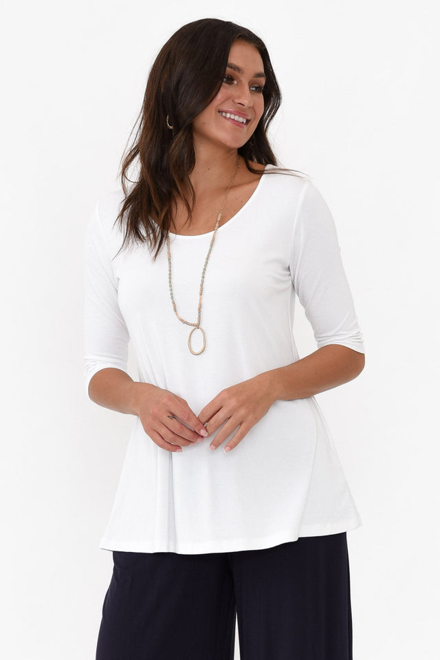 Aretha White Bamboo Top neckline_Round  alt text|model:Brontie