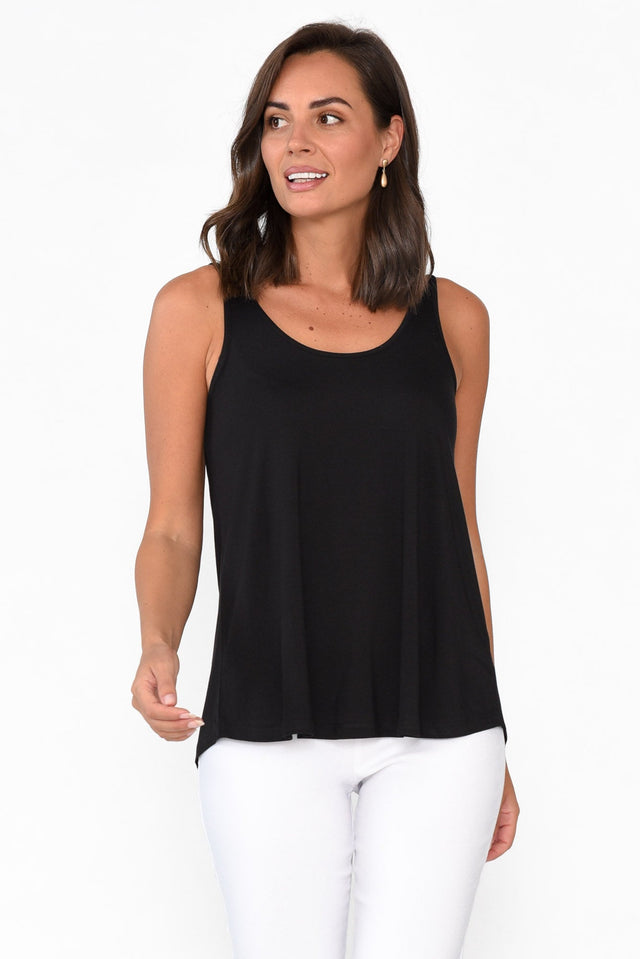 Black Bamboo Relaxed Singlet neckline_Round   alt text|model:MJ