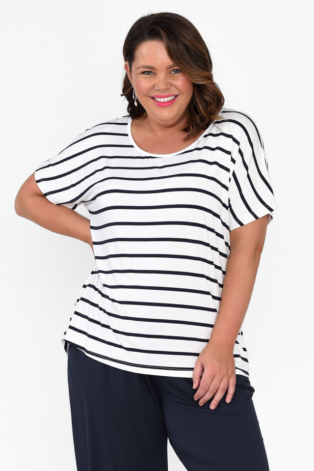 plus-size,curve-tops,curve-basics,plus-size-sleeved-tops,plus-size-basic-tops  alt text|model:Stacey