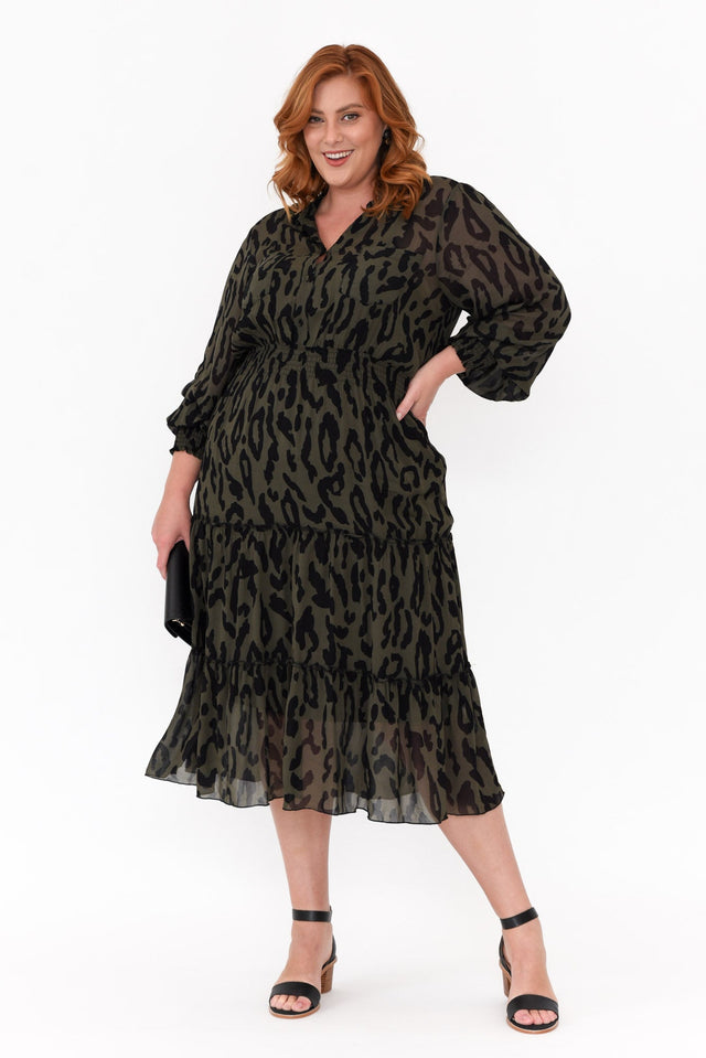 plus-size,curve-tops,plus-size-sleeved-tops,facebook-new-for-you,plus-size-work-edit,plus-size-race-day-dresses,plus-size-mother-of-the-bride-dresses alt text|model:Caitlin;wearing:/US 14 image 1