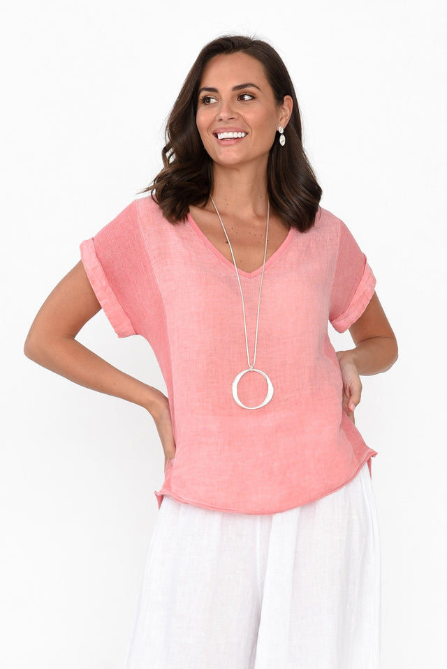 Dorian Peach Linen Cotton Top neckline_V Neck  alt text|model:Brontie