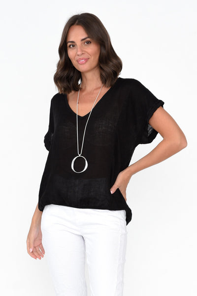 Effie Black Linen Tee neckline_V Neck   alt text|model:MJ