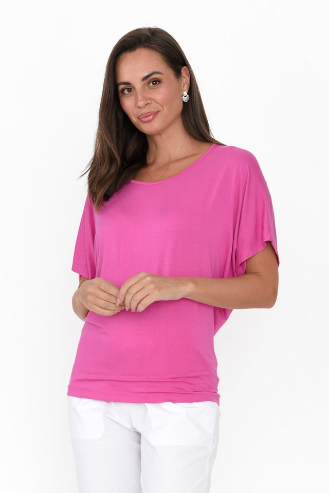 Flamingo Pink Maui Tee neckline_Round  alt text|model:MJ;wearing:US 4