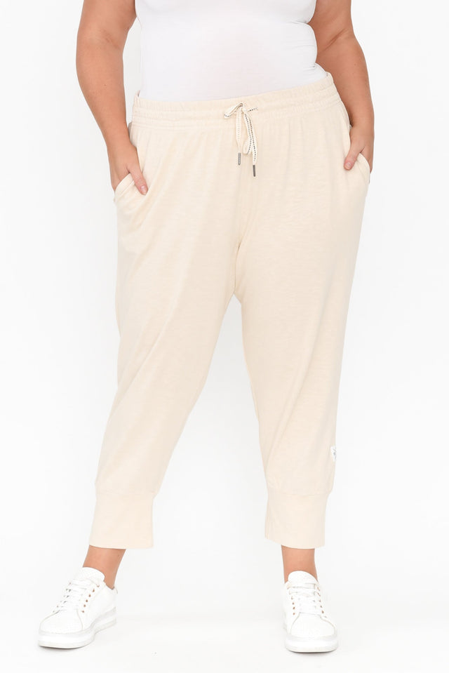 plus-size,curve-bottoms,plus-size-pants,plus-size-winter-clothing,alt text|model:Caitlin;wearing:/US 16