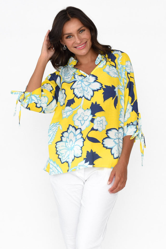 Hebe Yellow Floral Linen Blend Top neckline_V Neck   alt text|model:Brontie