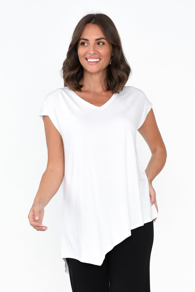 Holiday White Asymmetrical Bamboo Tee neckline_V Neck   alt text|model:MJ