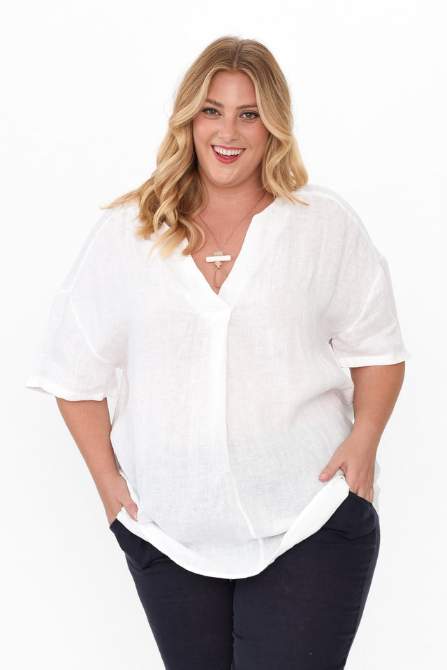 plus-size,curve-tops,plus-size-sleeved-tops,plus-size-tunics,plus-size-linen-tops  alt text|model:Caitlin