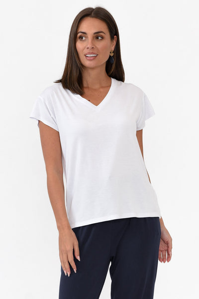 Jenkins White Modal Tee neckline_V Neck   alt text|model:MJ