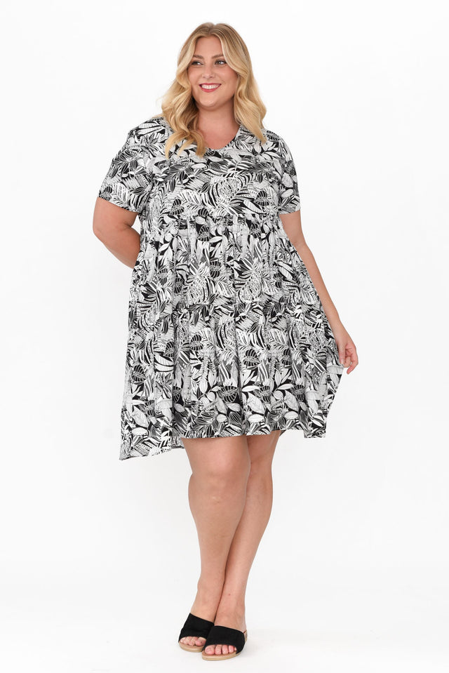 plus-size,curve-dresses,plus-size-sleeved-dresses,plus-size-above-knee-dresses,plus-size-cotton-dresses  alt text|model:Caitlin