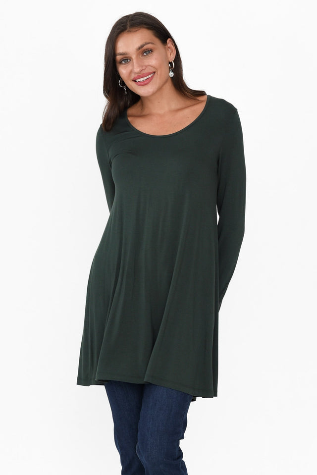 Leanne Dark Green Bamboo Tunic Top neckline_Round   alt text|model:Brontie image 1