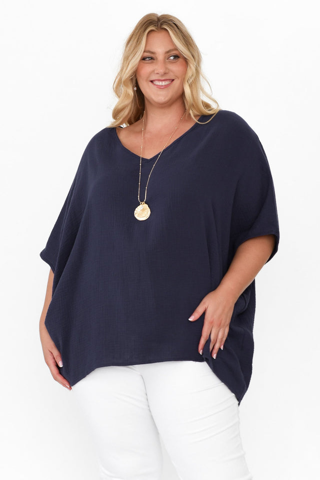 plus-size,curve-tops,plus-size-sleeved-tops,plus-size-cotton-tops  alt text|model:Caitlin