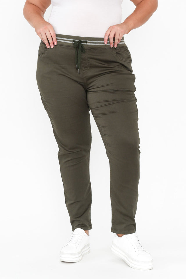 plus-size,curve-bottoms,plus-size-pants,plus-size-winter-clothing,alt text|model:Caitlin;wearing:/US 16 image 7