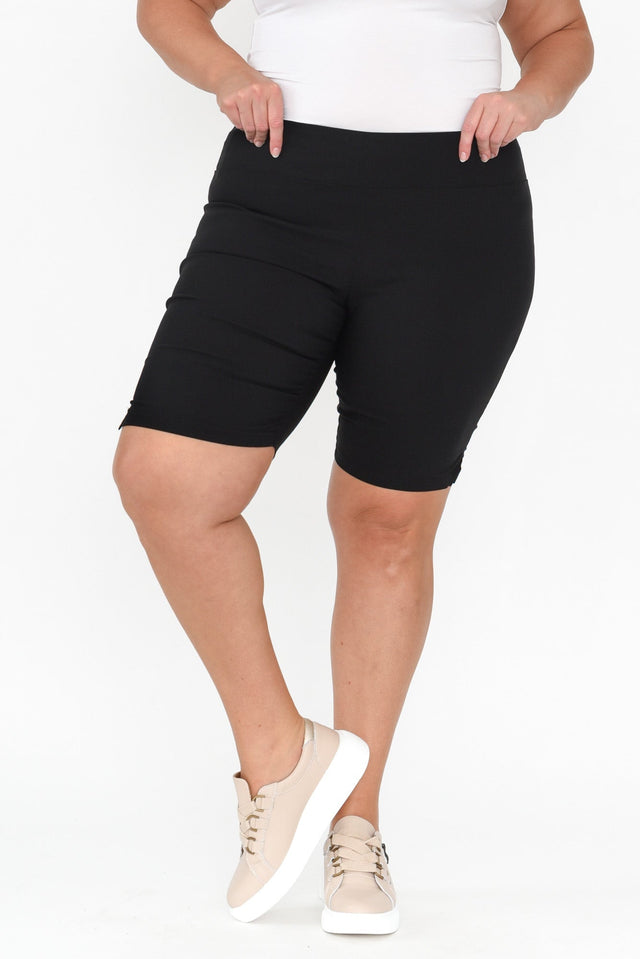 plus-size,curve-bottoms,plus-size-shorts,alt text|model:Caitlin;wearing:XXL