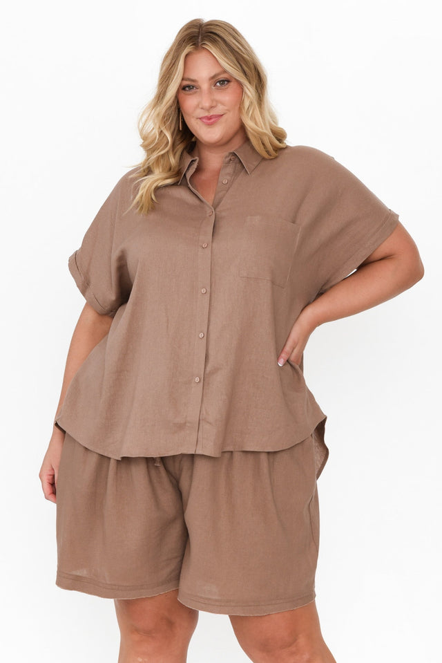 plus-size,curve-tops,plus-size-shirts,plus-size-linen-tops  alt text|model:Caitlin