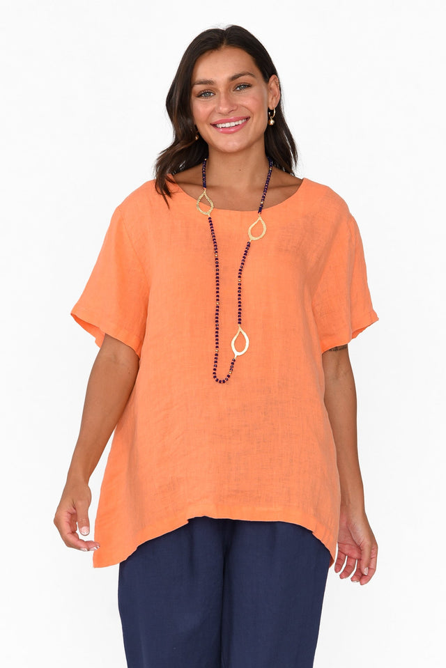 Micah Apricot Linen Scoop Neck Top neckline_Round  alt text|model: Brontie;wearing:S/M alt text|model: Brontie;wearing:S/M