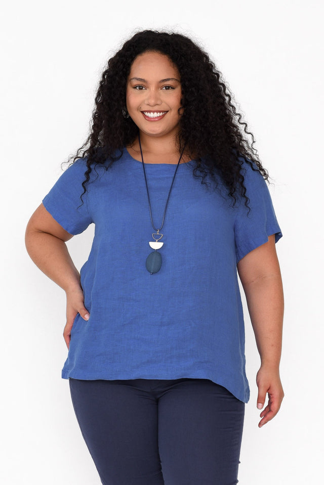 plus-size,curve-tops,plus-size-sleeved-tops,plus-size-linen-tops  alt text|model:Maiana