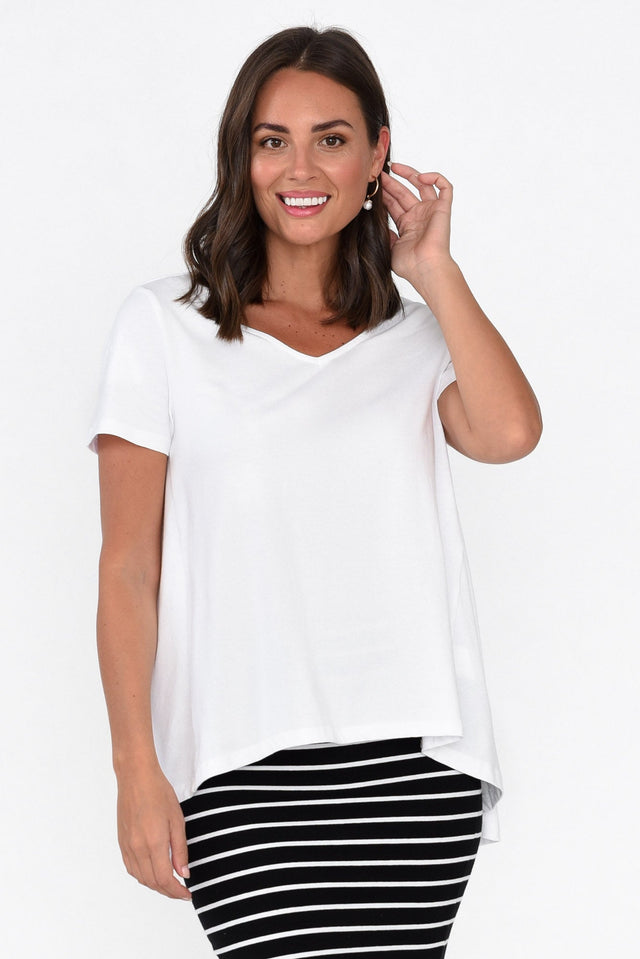 Montreal White Cotton Tee neckline_V Neck 