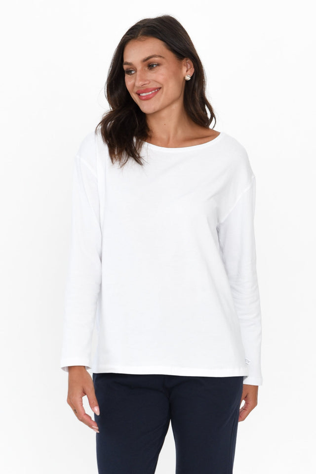 Moya White Cotton Hi Lo Top neckline_Round   alt text|model:Brontie image 1