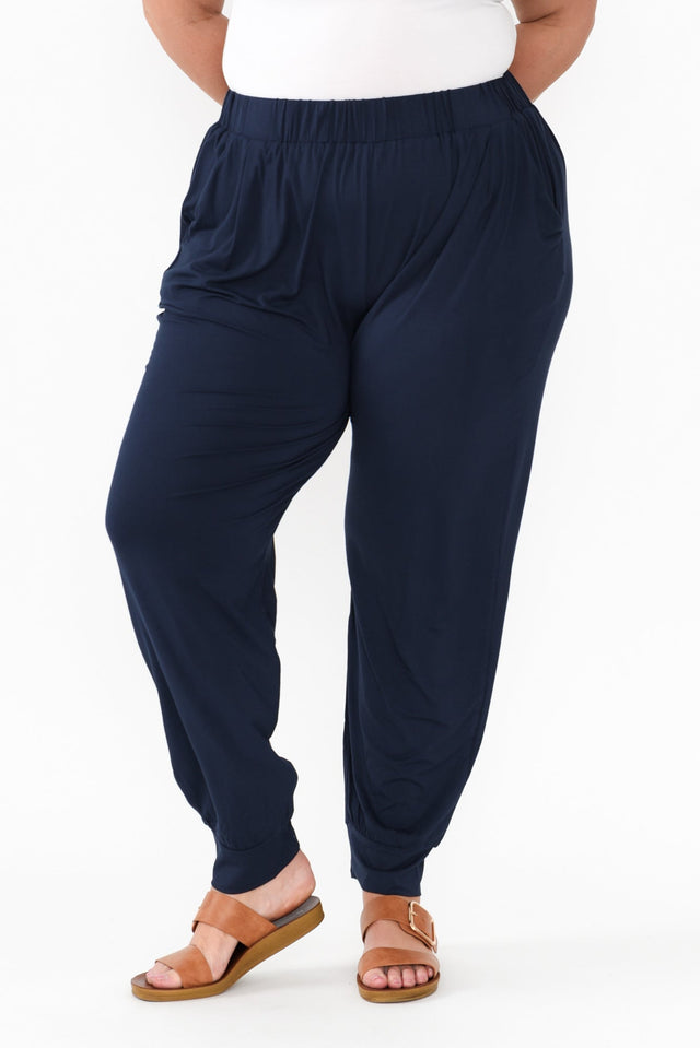 plus-size,curve-basics,curve-bottoms,plus-size-pants,plus-size-basic-bottoms,alt text|model:Caitlin