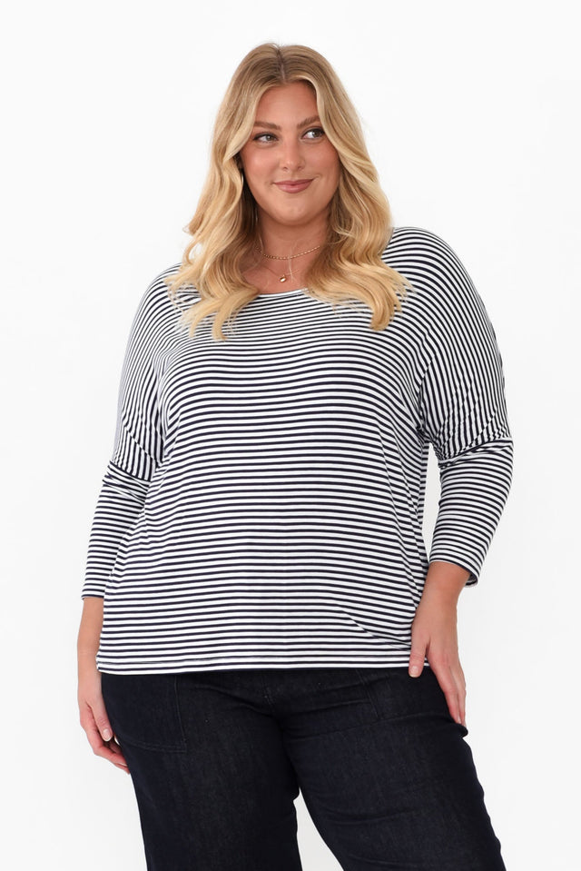 plus-size,curve-basics,curve-tops,plus-size-sleeved-tops,plus-size-basic-tops,alt text|model:Caitlin image 9