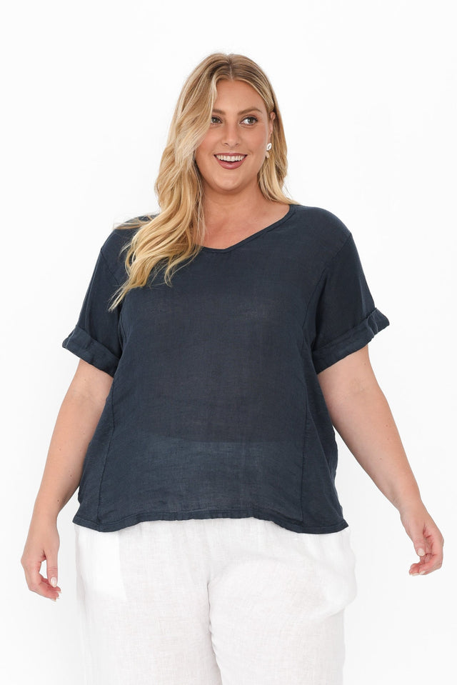 plus-size,curve-tops,plus-size-sleeved-tops,plus-size-linen-tops,alt text|model:Caitlin