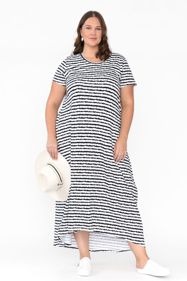 plus-size,curve-dresses,plus-size-sleeved-dresses,plus-size-below-knee-dresses,plus-size-midi-dresses,plus-size-cotton-dresses  alt text|model:Alicja