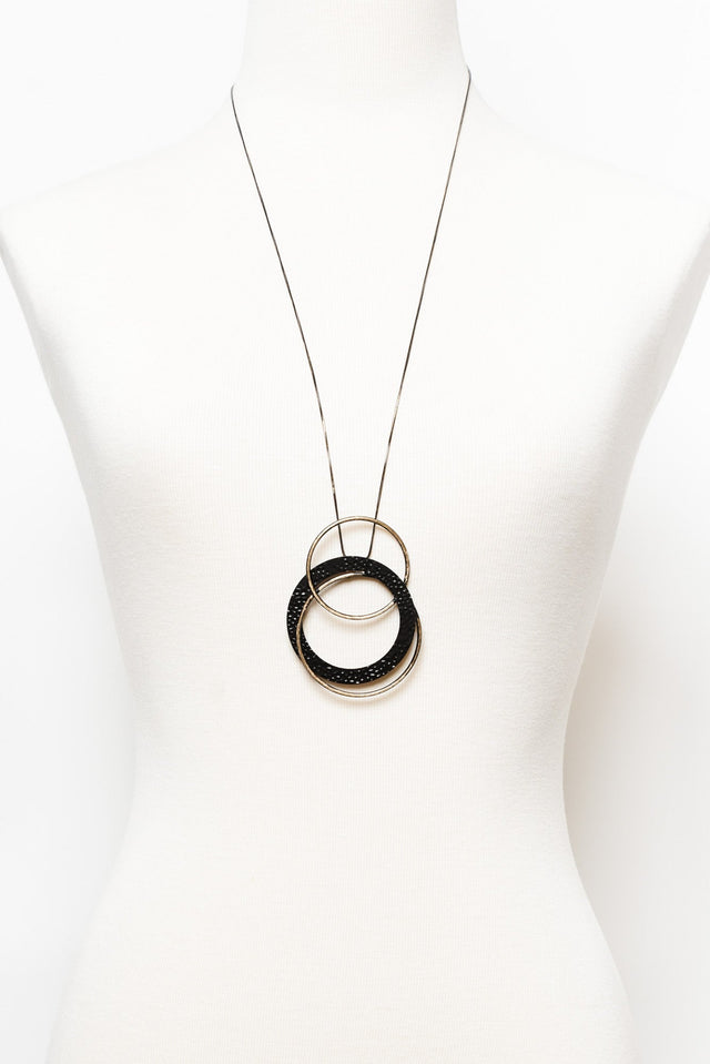 Pronto Black Circle Pendant Necklace