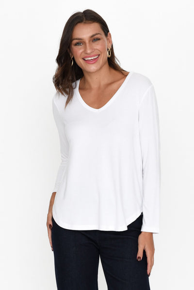 Sia White Bamboo V Neck Top neckline_V Neck   alt text|model:Brontie