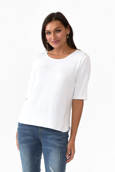 Sophie White Bamboo Top neckline_Round   alt text|model:Brontie