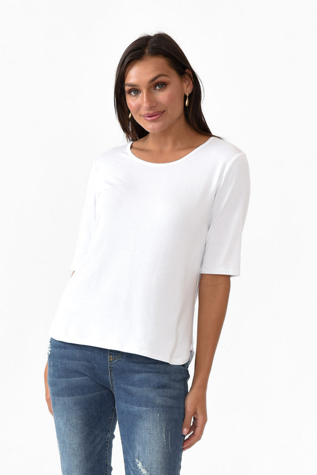 Sophie White Bamboo Top neckline_Round   alt text|model:Brontie image 1