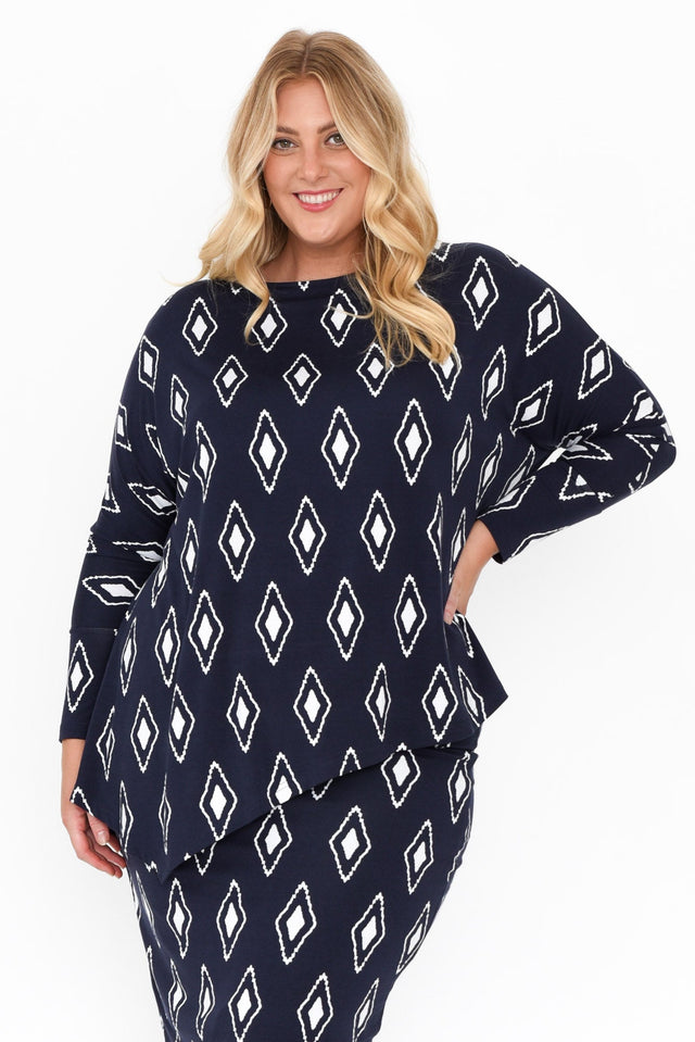 plus-size,curve-tops,plus-size-sleeved-tops,plus-size-winter-clothing,alt text|model:Caitlin;wearing:One Size image 8
