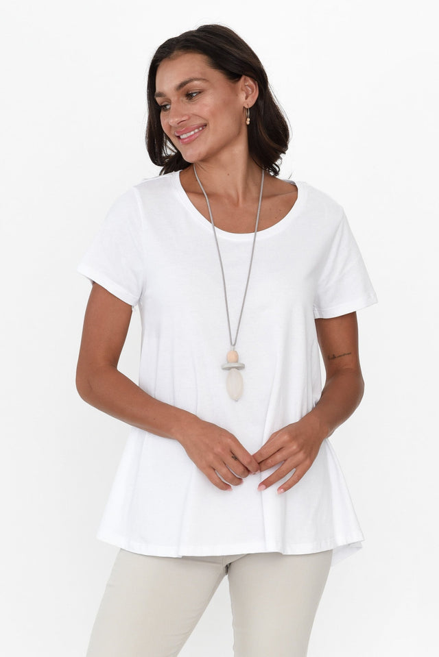 Tegan White Cotton Swing Tee neckline_Round   alt text|model:Brontie