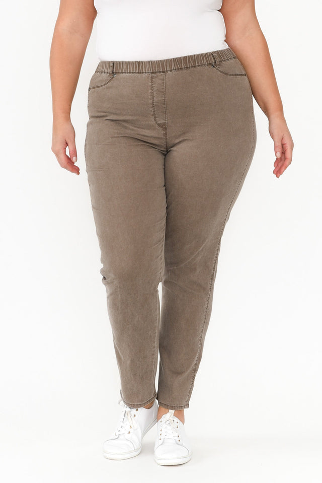plus-size,curve-bottoms,plus-size-pants,plus-size-jeans,alt text|model:Caitlin;wearing:/US 14 image 8