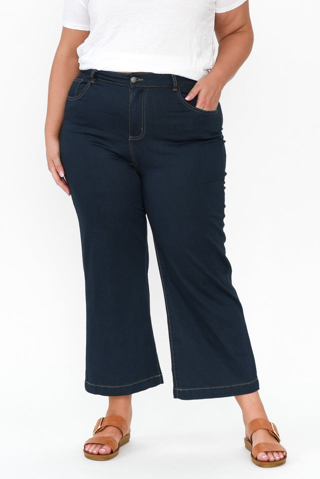 plus-size,curve-bottoms,plus-size-pants,plus-size-jeans  alt text|model:Caitlin