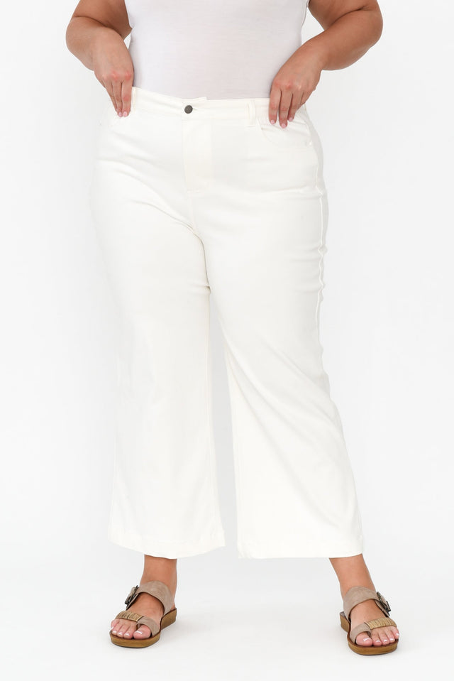 plus-size,curve-bottoms,plus-size-pants,plus-size-jeans alt text|model:Caitlin;wearing:/US 16 image 6