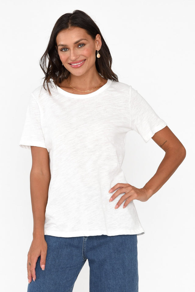 Wynne White Cotton Tee neckline_Round   alt text|model:Brontie image 2